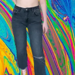 Gråa jeans från BDG Urban Outfitters i storlek W30. Supersköna och stretchiga! 