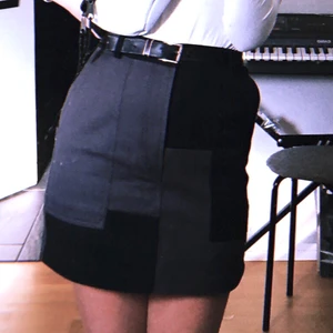 Kjol, svart/grå - Snygg kjol från & other stories, knappt använd och säljer för att den inte längre passar