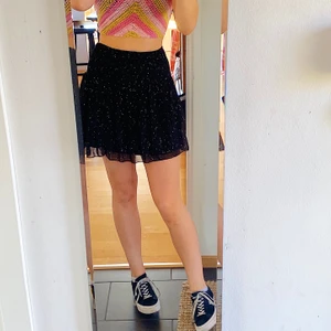 Så fin kjol - Jättefin kjol från märket Ichi! Liknar mycket den från Zara! Startbud: 30 kr.