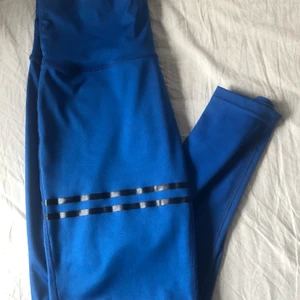 Träningstights L - Jättefina träningstights i storlek L men skulle passa M också! 100 kr ink frakt🥰