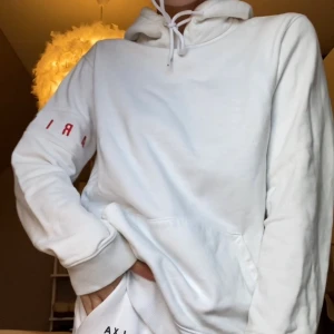 Axel arigato hoodie  - Oversized hoodie från axel arigato. Storlek S men från herravdelningen 💕 Nypris 1400, mitt pris 200 kr där en frakt på 66 kr tillkommer 🥰 Toppskick!