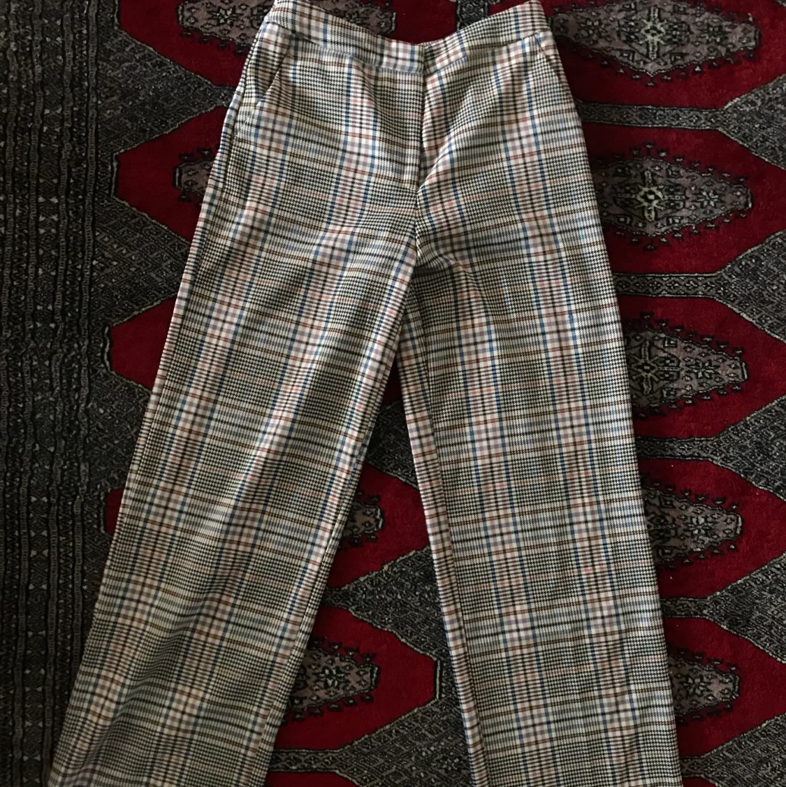 Vida rutiga kostymbyxor