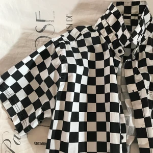 Skaterskjorta - Rutig skaterskjorta från junkyard, använd men i gott skick. Storlek M, overzised. 