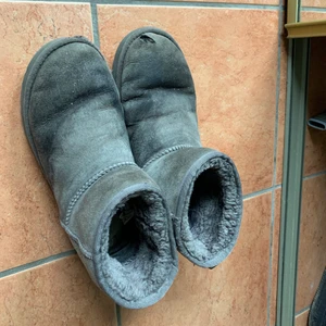 Ugg’s storlek 42 - Ett par uggs i storlek 42 väldigt Clean lite använda dock 
