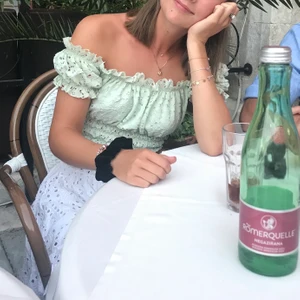 Söt topp - Världens sötaste topp från Gina ! Frakt tillkommer 💓💓