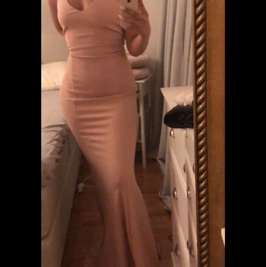 Klänning strl L välldigt liten i storleken