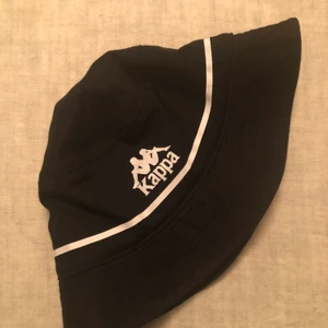 Hatt - Sparsamt använd hatt från Kappa.