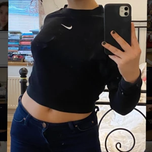 Träningströja  - Superfin träningströja med ett hål i ryggen.✨ Skönt material✨ använd endast ett fåtal gånger 