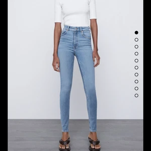 Zara jeans  - Strl 34. Säljer pga att dom är för små. Använd 2-3 gånger.