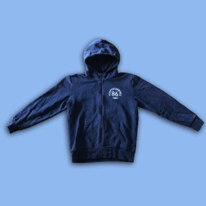 Peak Performance hoodie  - Mörkblå tröja från Peak i fint skick som har blivit för liten för mig.