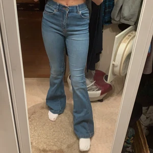 Dr Denim Bootcut jeans - Snygga jeans i modellen bootcut. Pris diskuterats vid snabb affär.