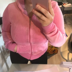 Rosa kofta  - Rosa kofta från Cubus i storlek S. Använd men därav priset. Spårbart 66kr blått kuvert 62kr ❤️