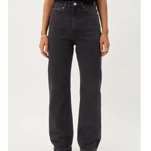 Rowe Jeans - weekday - Säljer mina supersnygga rowejeans från weekday. Så fin modell och i väldigt bra skick! 