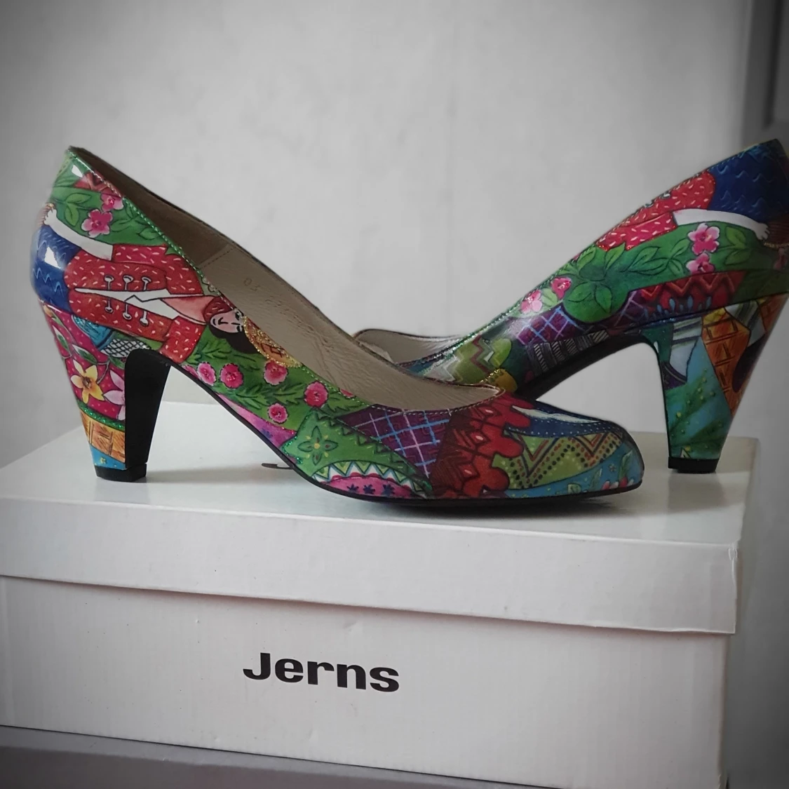 Ett par fina nya skor med klackar 5 SM hög