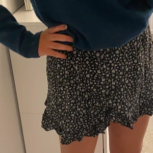 Super fin kjol! - Så bekväm och luftig kjol, med ett blommigt mönster✨✨✨