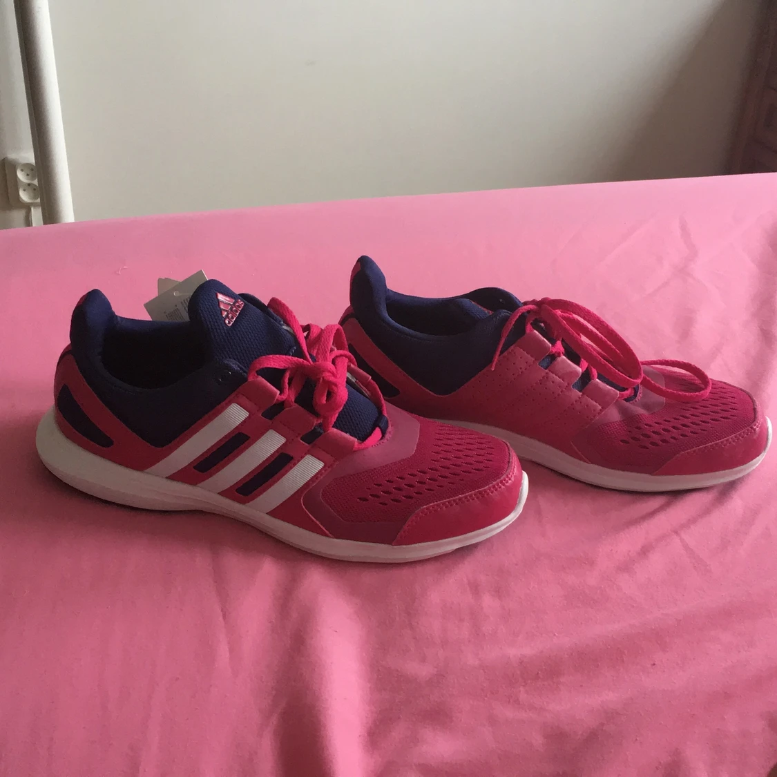 Oanvända absurdas skor