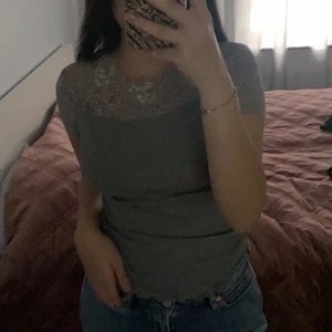 Festlig tröja  - Använd endast en gång då jag köpte den och insåg att det inte är min typ av stil<3