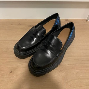 Chunky loafers från H&M - Knappt använda, storlek 39. 
