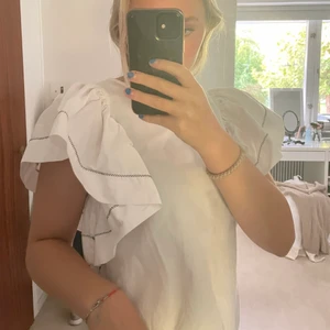 Blus - Jätte söt blus. Köpte den på barnavdelningen på zara men jag är en s/m och den passar på mig. 