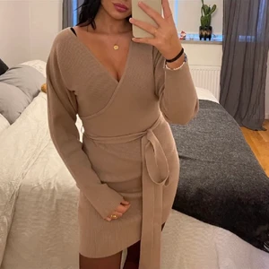 Stickad klänning - Stickad klänning från Nelly, använd 1 gång! 