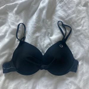 Bikini  - Svart bikini topp knappt kommit till användning 