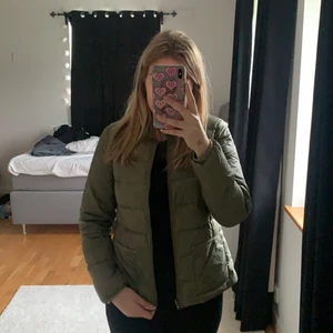 Odd Molly jacka  - Grön odd Molly jacka som är vändbar i storlek 0 (XS) nypris ca 1000kr