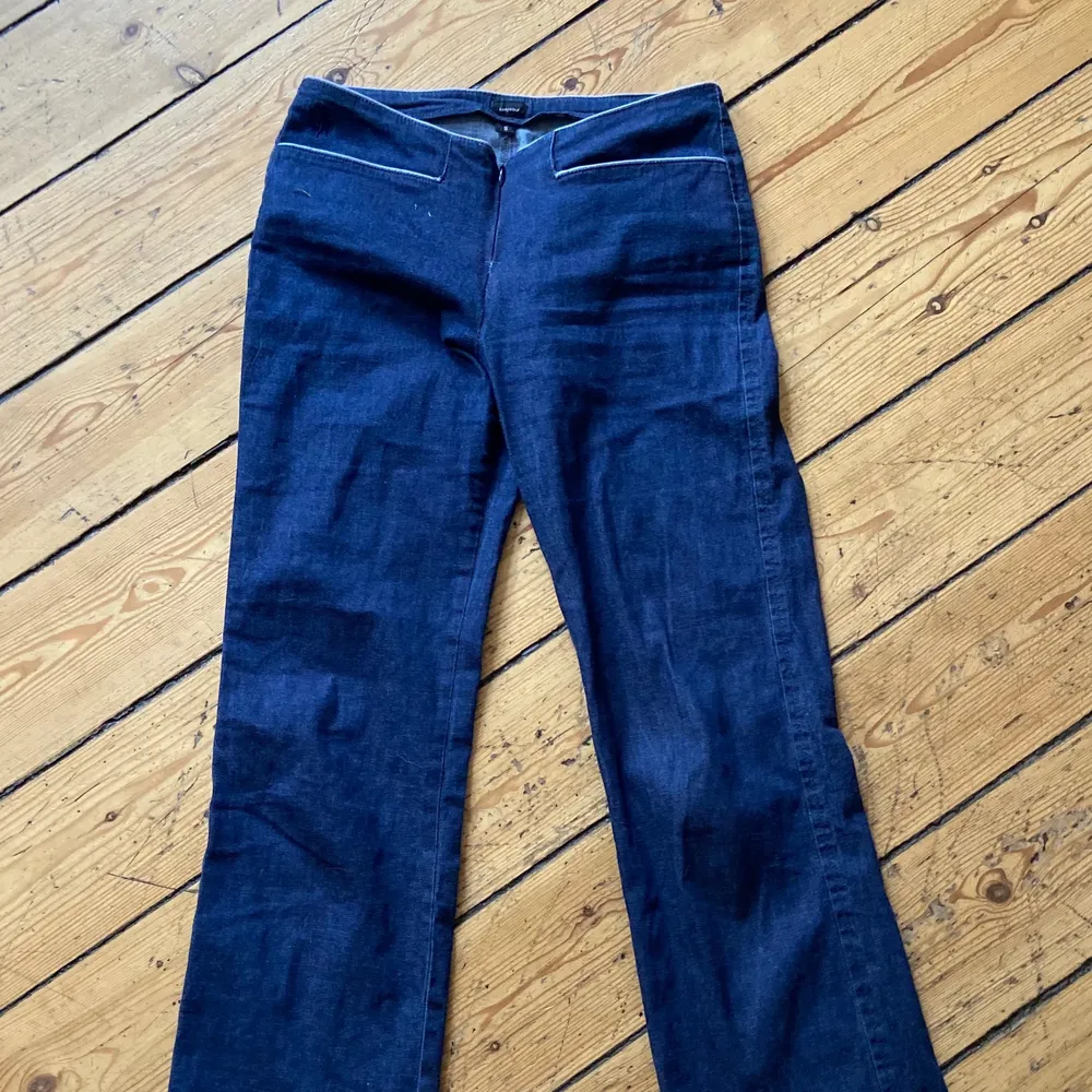 As coola retro jeans i storleken S . Jeans & Byxor.