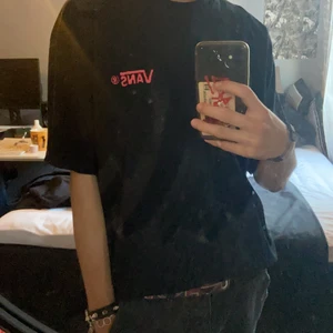 Oversized Vans T-shirt - Oversized Vans T-shirt i storlek Xl, ny skick 