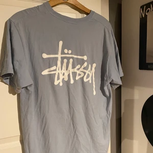Stussy tshirt - Ball tshirt från Stussy, köpt på Caliroots för 500 kr