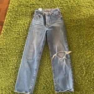 Dessa jeans har varit mina favoriter innan men tyvärr så passar dem mig inte längre. Jättefina som passar för en S. 