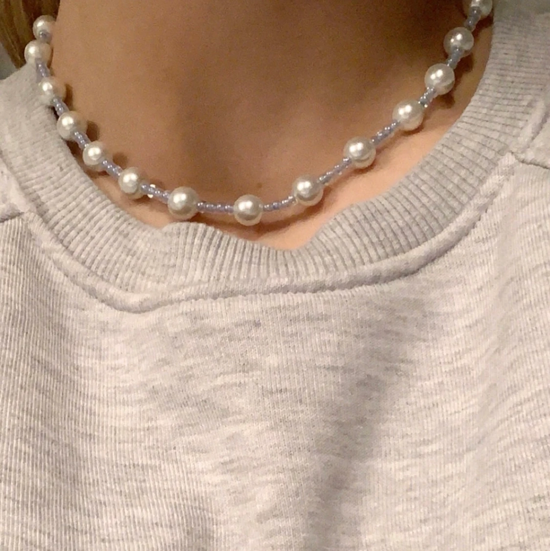 Handgjordt pärlhalsband 