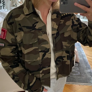 Camoflauge jacka - Camojacka från bikbok! Så snygg men kommer inte längre till användning. 