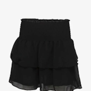 Kjol  - Säljer den har jätte fina kjolen från Kappahl säljer den för jag endast använt den en gång köpare står för frakten