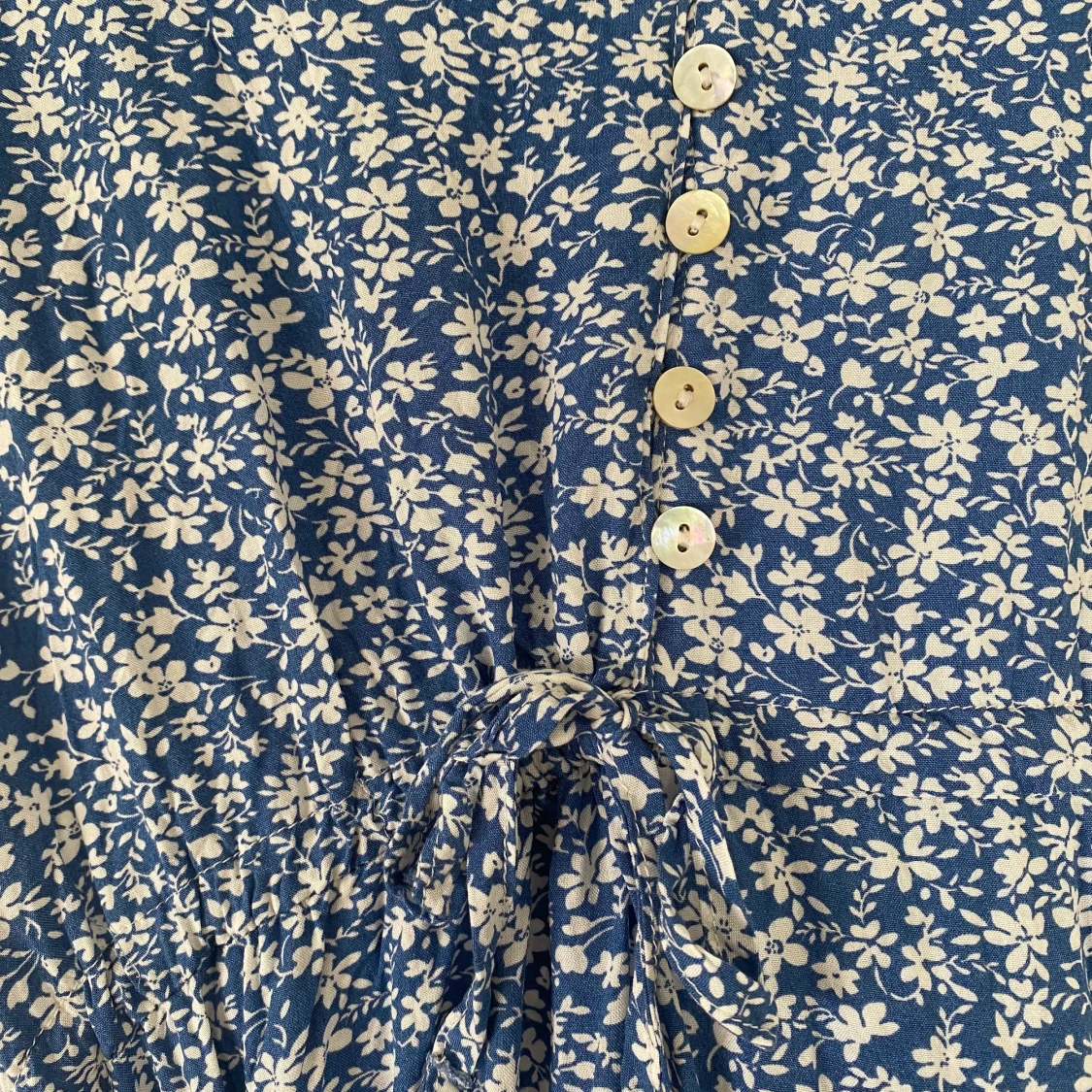 Blå blommig klänning - 91