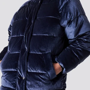 Söker denna Velvet från na kd - Om. Ngn vill sälja sin jacka som denna hör av er :) 