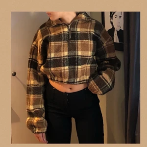 Jacka - Jätte fin jacka/kofta köpt på Zaful. Ganska tjock så perfekt till hösten! Så fin men inte min stil, använd fåtal gånger. Köpare står för frakt💕