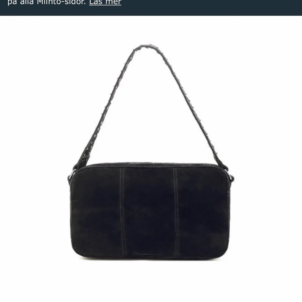 💗INTESSEKOLL💗 nu lägger jag ut min svarta noella bag som är köpt på miinto för 1232 kr. Ändats lite använd och är därmed fortfarande i bra skick! Köpte väskan för ungefär ett år sedan! Skriv till mig för mer bilder💗✨ buda i komentarerna! (många intresserade så startar jag butgivning). Laukut & Käsilaukut.
