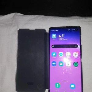 Samsung galaxy S10 - Hej. Säljer min samsung för jag har köpt en ny mobil, den är som ny för sitter skärmskydd på, perfekt julklapp. Den kan skickas och jag står för frakten 