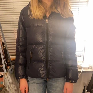 Moncler jacka💙 - SÅLD