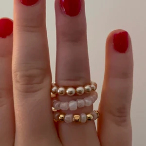 3 ringar 🖤 - 3 fina pärlringar, 49kr för alla 3 🖤🖤 24kr för frakten 🤍