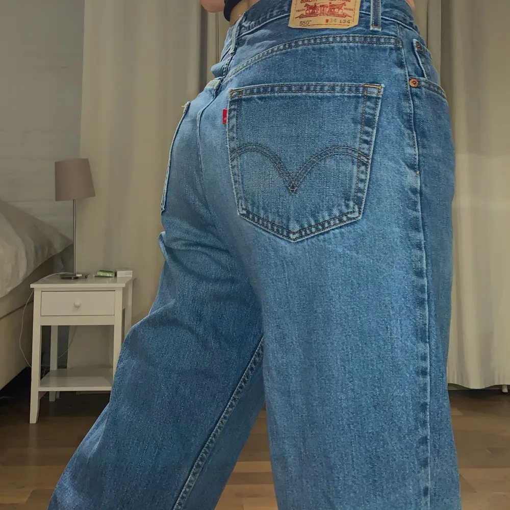 Skit snygga midwaist jeans från Levis i blå:). Jeans & Byxor.