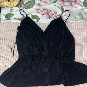 Ginatricot - Svart top