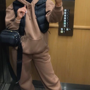 Mjukis set - Säljer mitt älskade mjukis set, så bra material och mysigt. Stl s (oversized) 🤎🤎 nypris 600