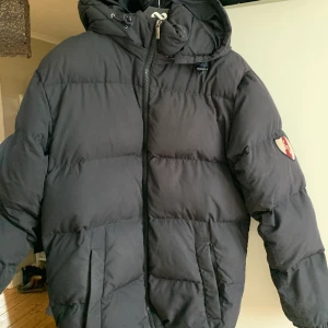 Kingsland vinterjacka storlek S  - Super skön och varm vinterjacka från kingsland. 1200 frakt ingår. Storlek S 