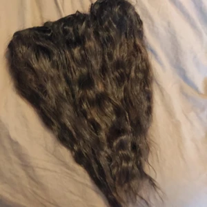 Äkta löshår - Äkta löshår virgin . 60 cm långt . Säljer pgd av att jag blivit blond nu. Nypris var 1200 kr 