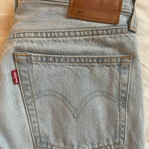 501 Levis jeans - Använt några gånger, tvättat en gång. Säljer pga fel storlek 27/30 🌸