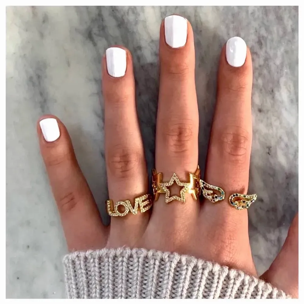 Populära ringar för endast 99kr/st 🧚🏼 Ringarna är guldpläderade och justerbara, frakten är gratis! Köp idag så får du dem levererade innan julafton! ✨ . Accessoarer.