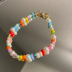 Pärlarmband 🧡💜💚 - Ett jättefint armband 🌟 24kr för frakten 🤍
