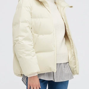 Beige jacka - Säljer min jacka för 500 kr, ny skick knapp använd vill bara bli av med den då jag behlver pengar