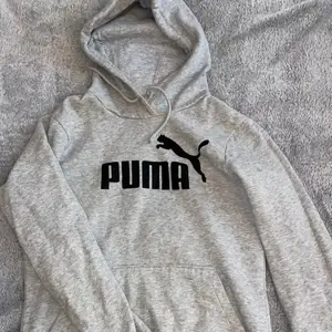 Puma hoodie storlek XS , använd fåtal gånger